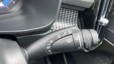 Volvo XC40 2.0 B4P Plus Dark 5dr Auto Petrol Estate